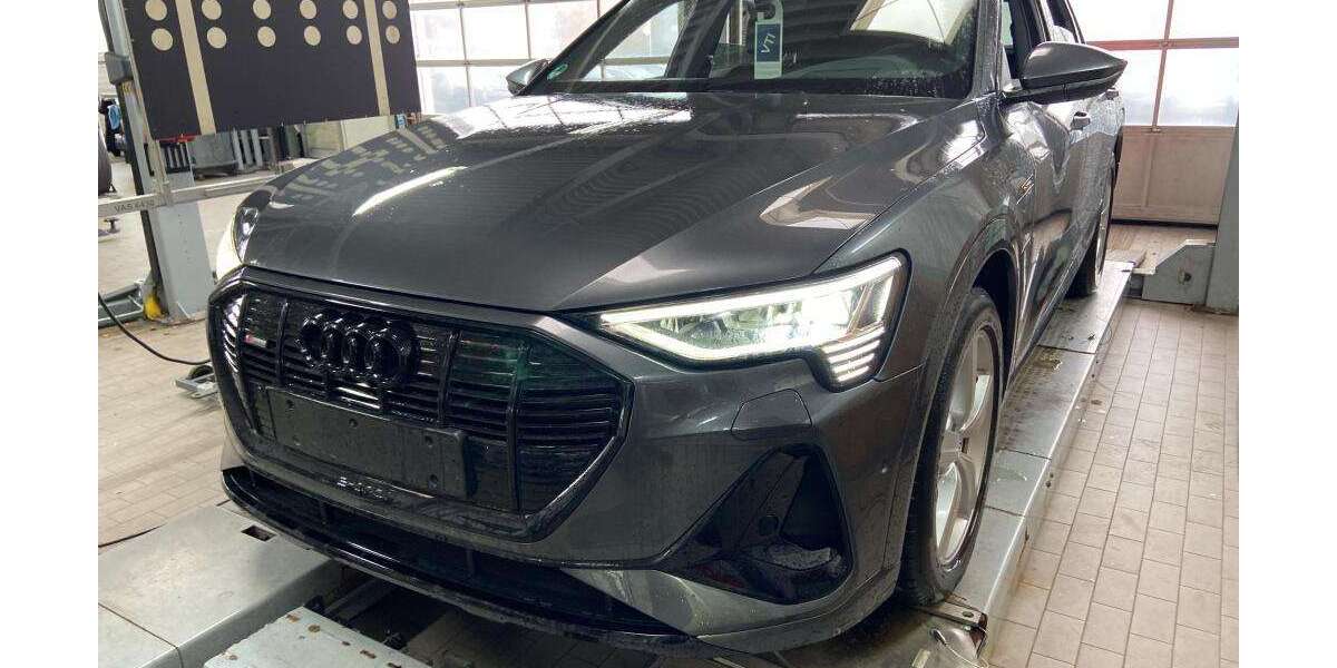 Audi e-tron 20.363 km 37.990 &euro; Hamburg 22047