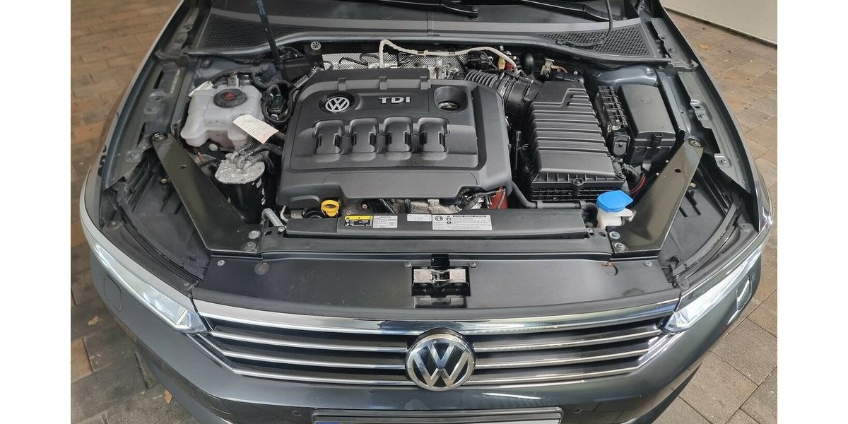 VW Passat Highline 4M LED ACC APP AHK Standheizung 112.600 km 22.990 &euro; Garrel 49681