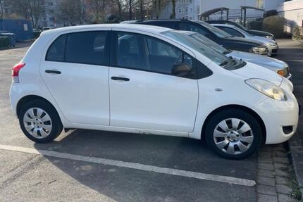 Toyota Yaris 156.000 km 2.999 &euro; Leverkusen 51371