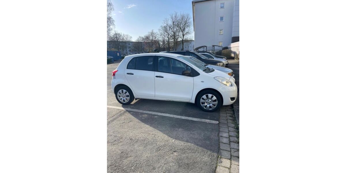 Toyota Yaris 156.000 km 2.999 &euro; Leverkusen 51371