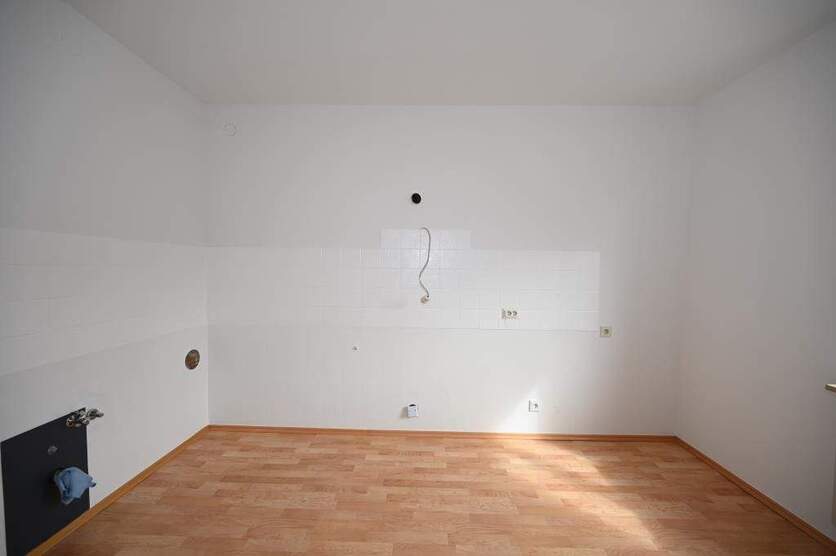 Wohnen im ruhigen Umfeld! Ältere und preiswerte 3-Zimmer-Wohnung in schöner Größe 3 zimmer