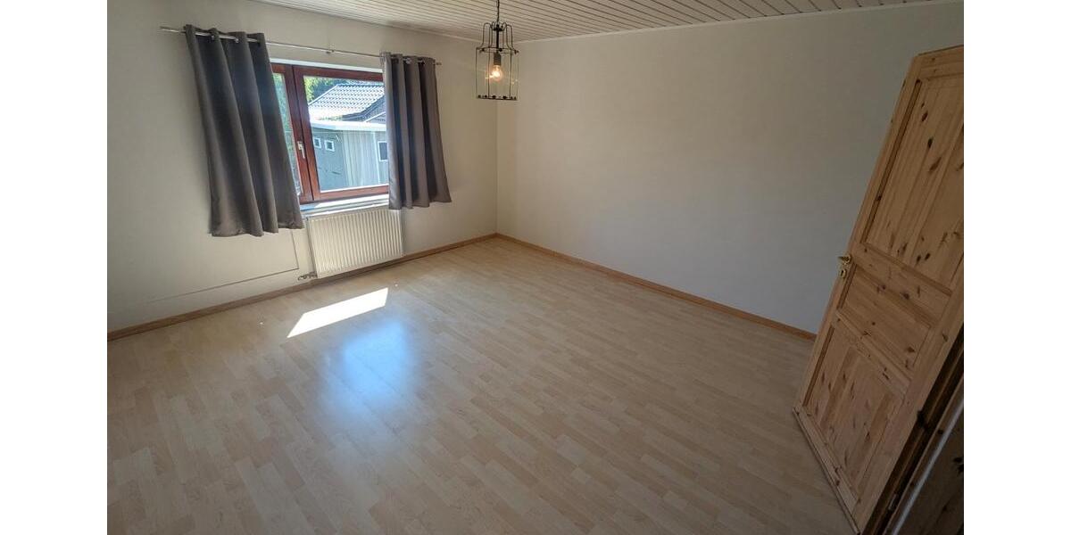 Einfamilienhaus Struxdorf - 9 Zimmer, 240 m&sup2;, 324.500&euro; | Angebot:27004910