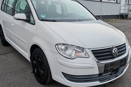 VW Touran 153.052 km 3.999 &euro; Bielefeld 33689