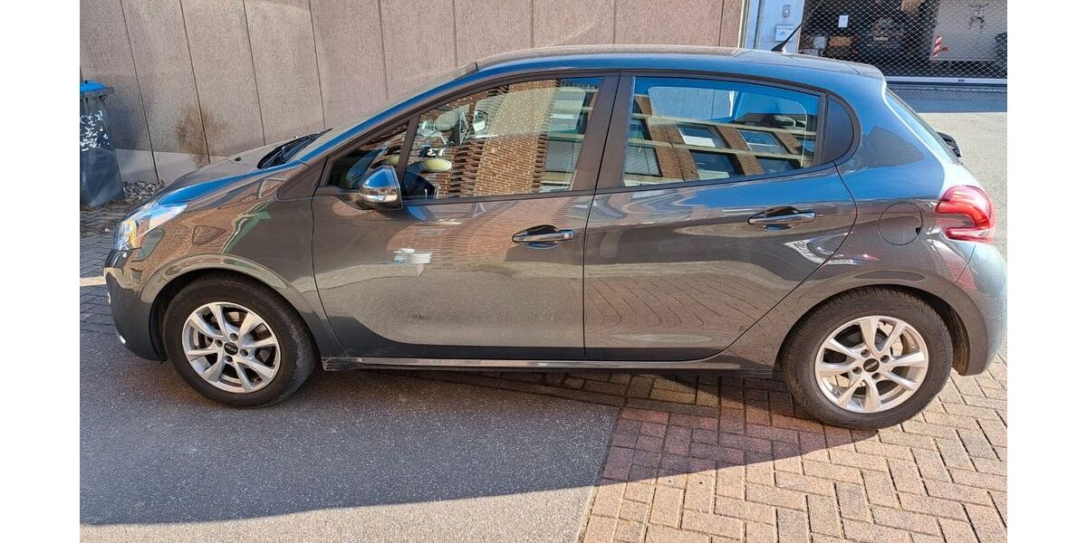 Peugeot 208 20.200 km 8.999 &euro; Langenfeld 40764