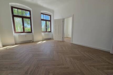 Erstbezug nach Teilsanierung- helle 2-Zimmerwohnung mit Balkon & EBK (gegen Zuzahlung) zu vermieten