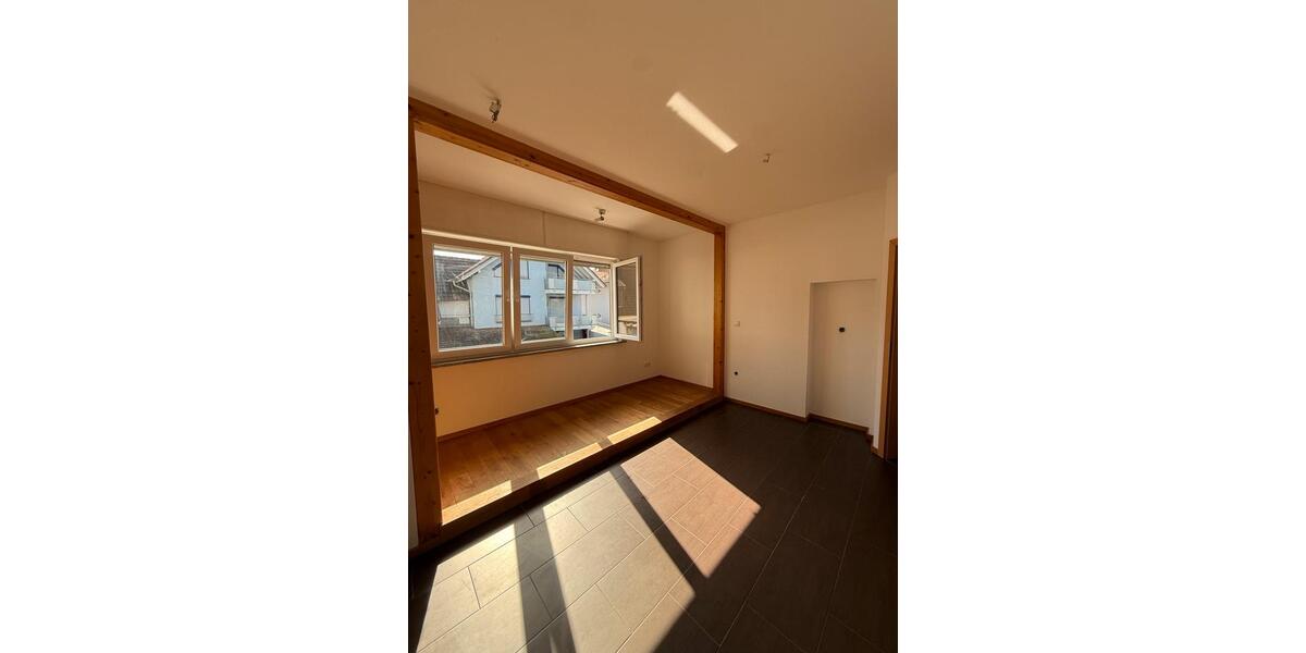 Etagenwohnung Hatzenbühl - 4 Zimmer, 125 m&sup2;, 1.100&euro; | Angebot:25415292