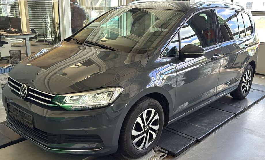 VW Touran 135.181 km 22.490 € Schopfloch 91626