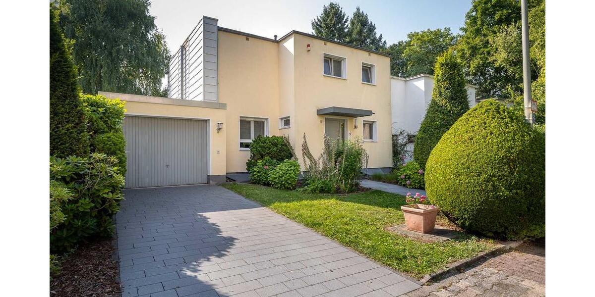 Modernisiertes Haus mit Pool & Garten in Frankfurt 4.5 zimmer