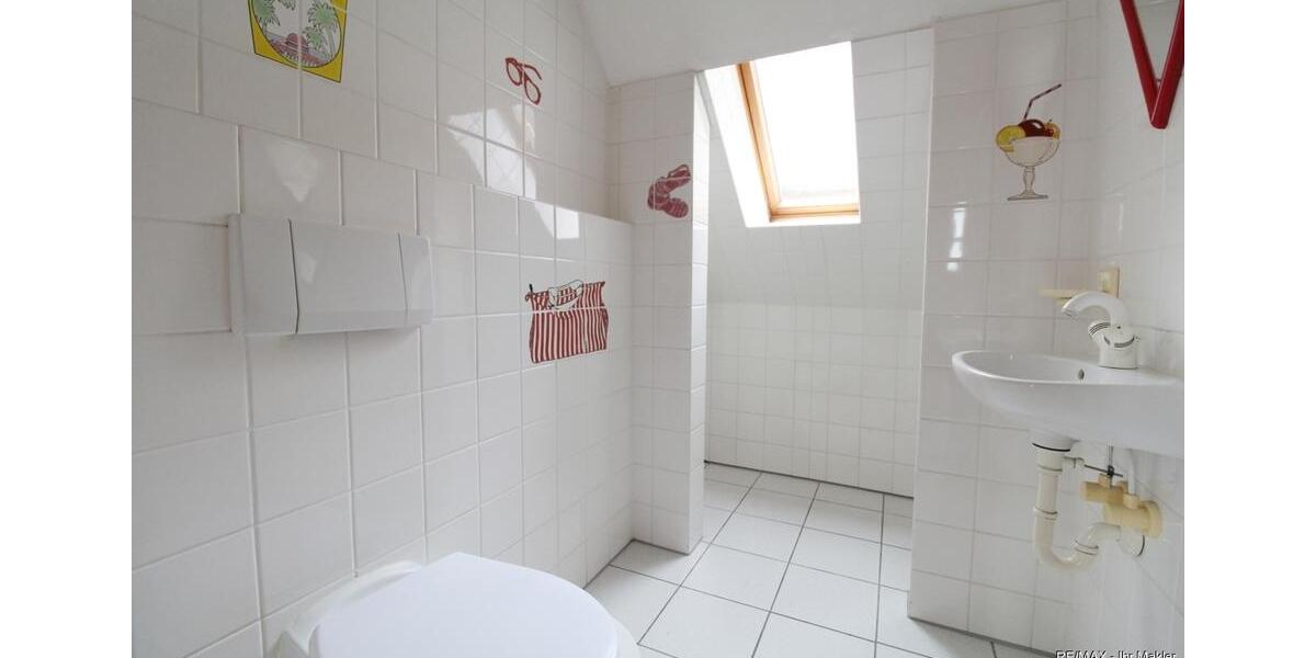 Etagenwohnung Roßtal - 4.5 Zimmer, 157 m&sup2;, 1.300&euro; | Angebot:26316253