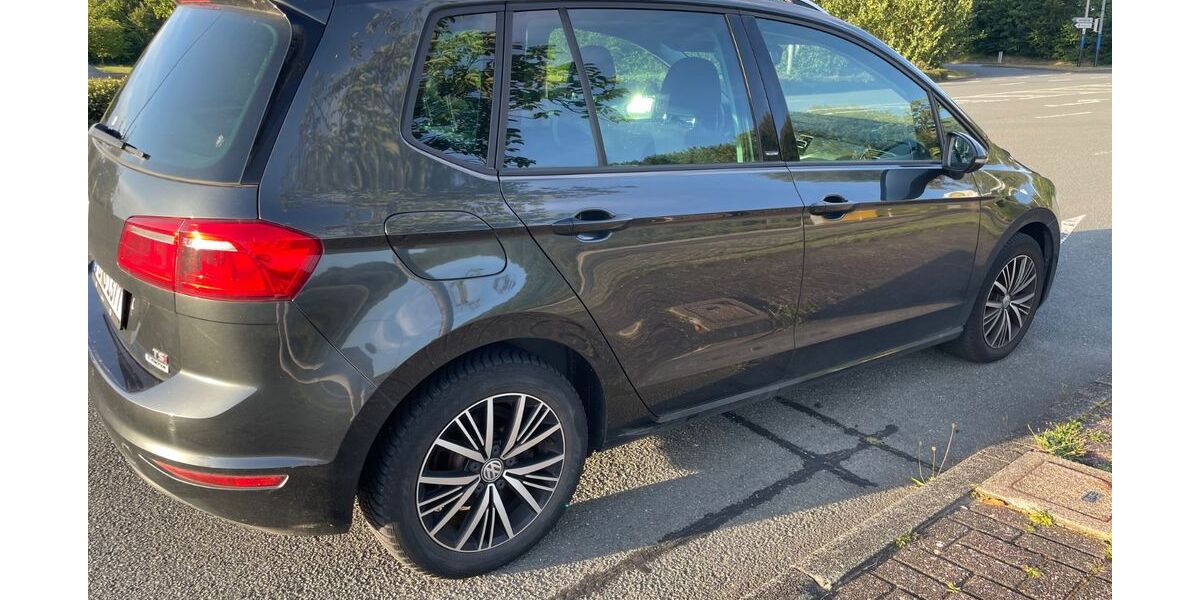 VW Golf Sportsvan 143.500 km 10.699 &euro; Paderborn 33102