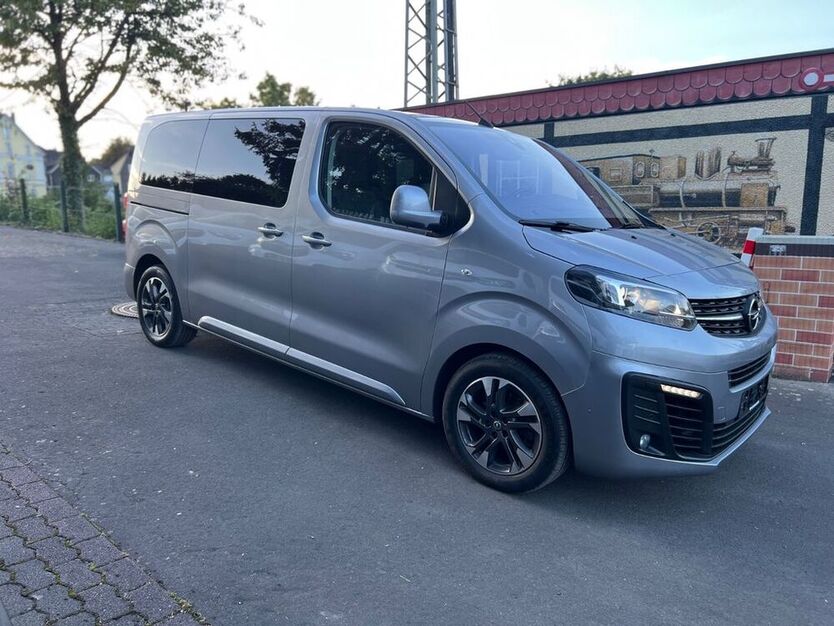 Zafira Life