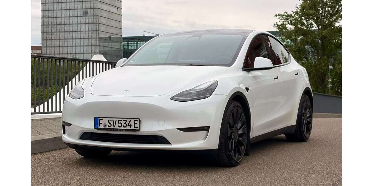 Tesla Model Y 54.900 km 35.900 &euro; Frankfurt am Main, Stadt 60327