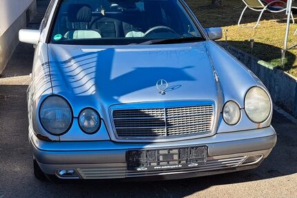 Mercedes E 200
