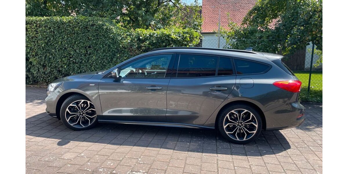 Ford Focus 97.000 km 14.900 &euro; Roßtal 90574