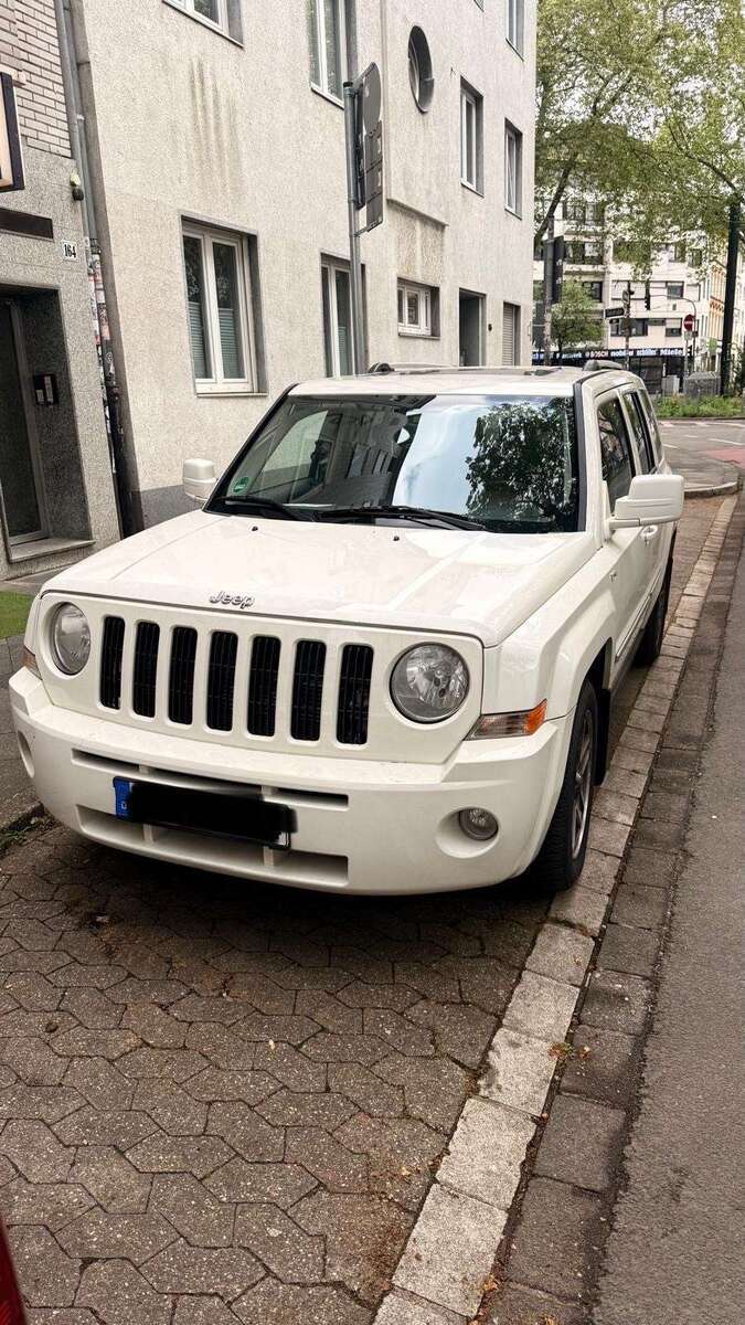 Jeep Patriot 175.000 km 3.900 € Düsseldorf 40217