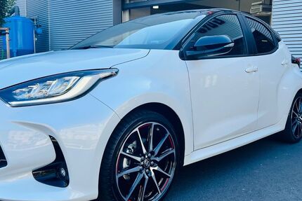 Toyota Yaris 18.000 km 22.200 € Berlin 13403