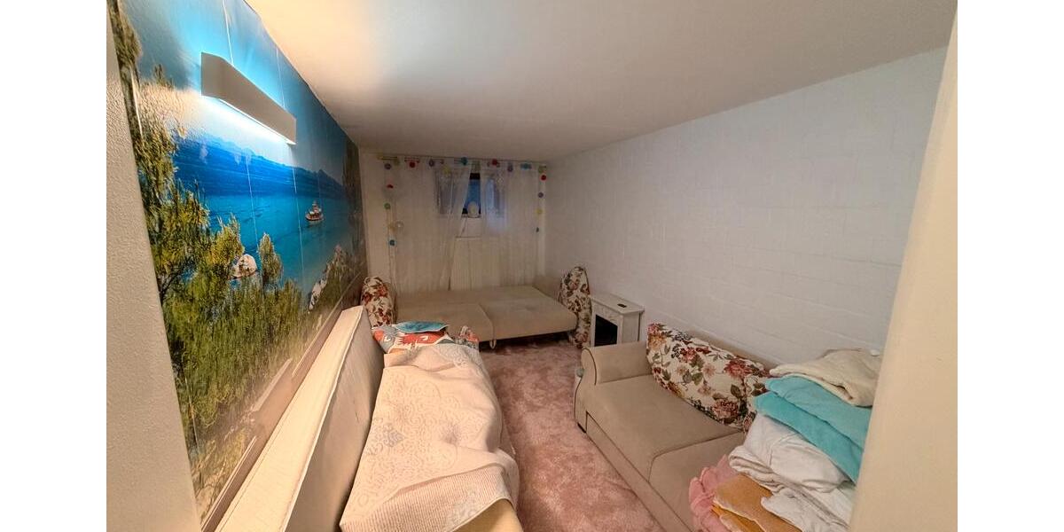 Möblierte Doppelhaushälfte mit Kamin, Garten, Vollkeller, Garage 4 zimmer