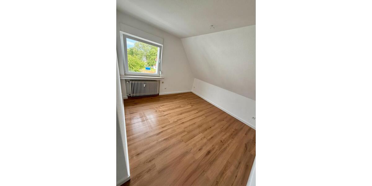 Dachgeschoßwohnung Bielefeld Heepen - 4 Zimmer, 82 m&sup2;, 998&euro; | Angebot:26642918