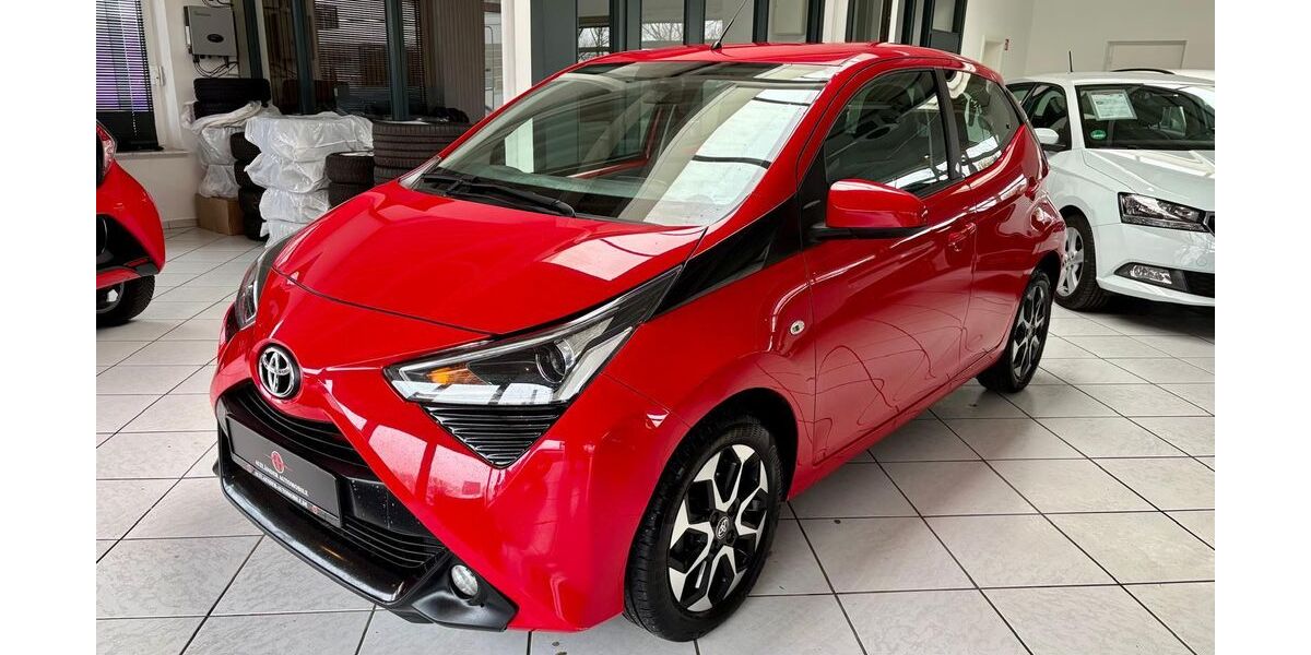 Toyota Aygo (X) 74.350 km 9.499 &euro; Buxtehude 21614