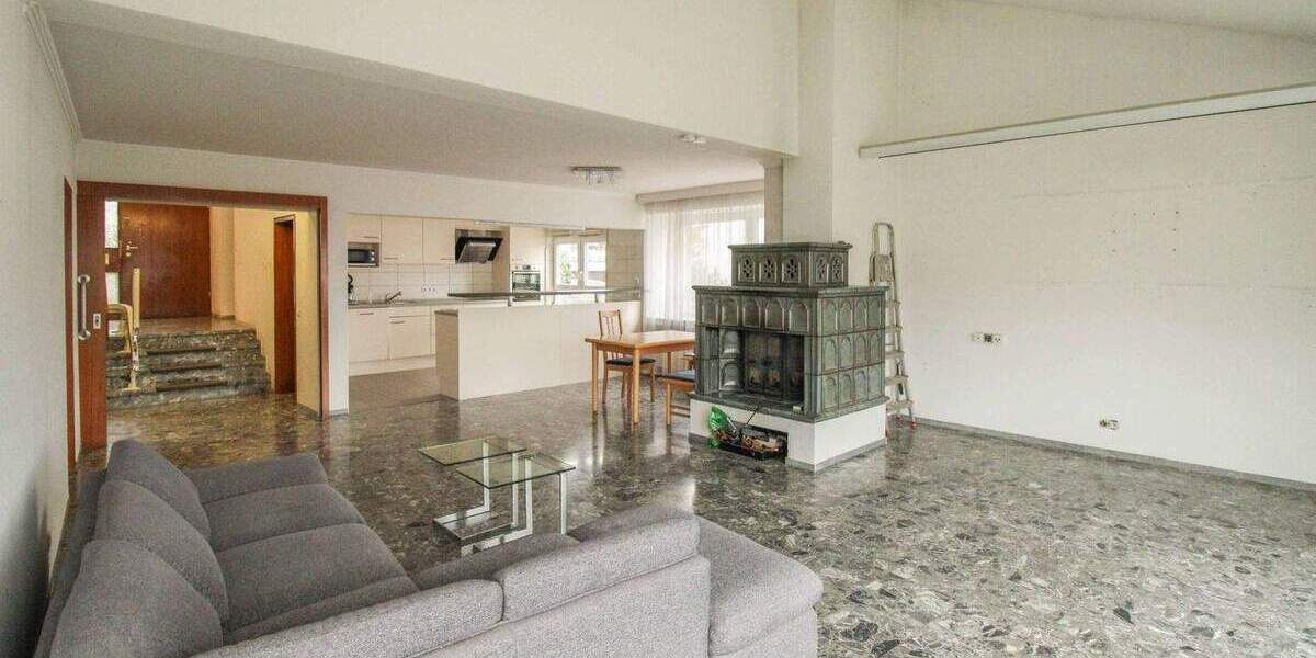 Einfamilienhaus Pfullingen - 7 Zimmer, 229 m&sup2;, 674.000&euro; | Angebot:24858592