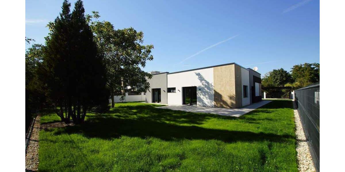 Halle-Dölau: Einfamilienhaus-Bungalow mit 178 qm Wohnfläche, mit Vollausstattung, ruhige Randlage 4 zimmer