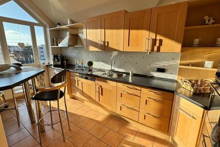 Atemberaubende 2-ZW * hochwertig möbliert * großes, helles BadeZimmer * Balkon * Garage