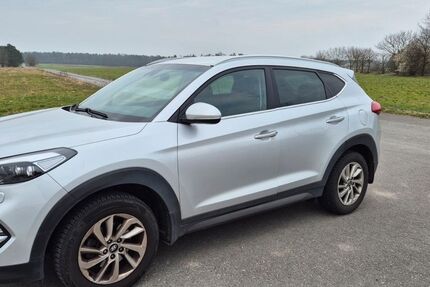 Hyundai TUCSON 119.500 km 12.600 &euro; Pressel 04849