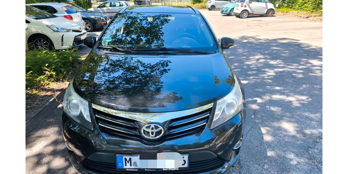 Toyota Avensis 205.836 km 7.900 &euro; München 81735