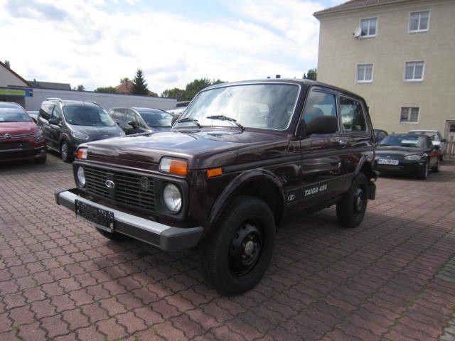 Lada Niva 11.942 km 11.499 € Dresden 01219