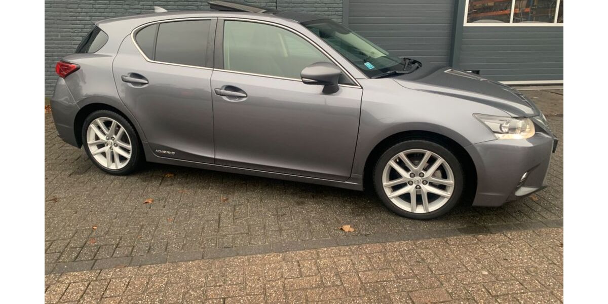 Lexus CT 200h 320.000 km 8.999 &euro; BORNE 7622A