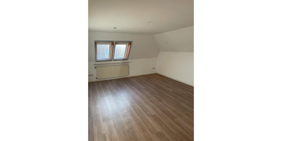 Dachgeschoßwohnung Drochtersen - 5 Zimmer, 110 m&sup2;, 1.400&euro; | Angebot:25992616