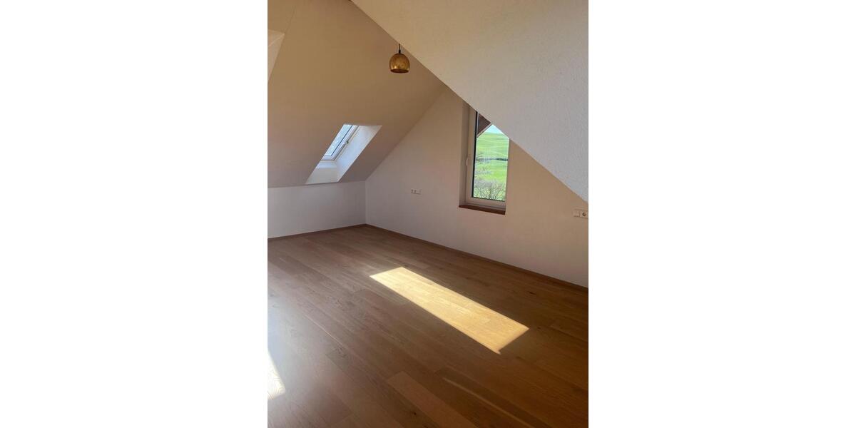 Etagenwohnung Vogt - 3.5 Zimmer, 144 m&sup2;, 1.400&euro; | Angebot:26399974