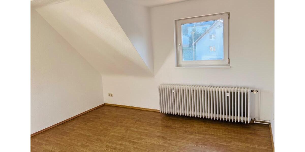 Dachgeschoßwohnung Marburg - 4 Zimmer, 80 m&sup2;, 780&euro; | Angebot:25431433