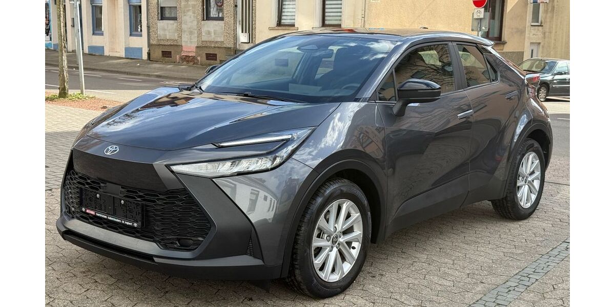 Toyota C-HR 1.890 km 26.400 &euro; Saarbrücken - Burbach 66115