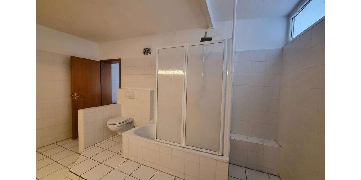 Dachgeschoßwohnung Cuxhaven - 2.5 Zimmer, 135 m&sup2;, 949&euro; | Angebot:26004700