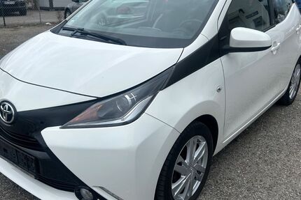 Toyota Aygo (X) 61.000 km 11.900 &euro; Radolfzell 78315