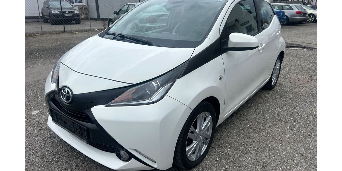 Toyota Aygo (X) 61.000 km 11.900 &euro; Radolfzell 78315