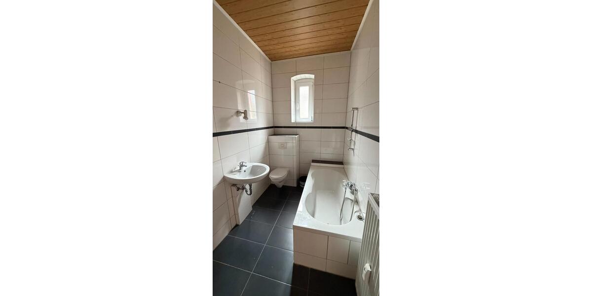 Etagenwohnung Arzberg - 5 Zimmer, 100 m&sup2;, 700&euro; | Angebot:26185124