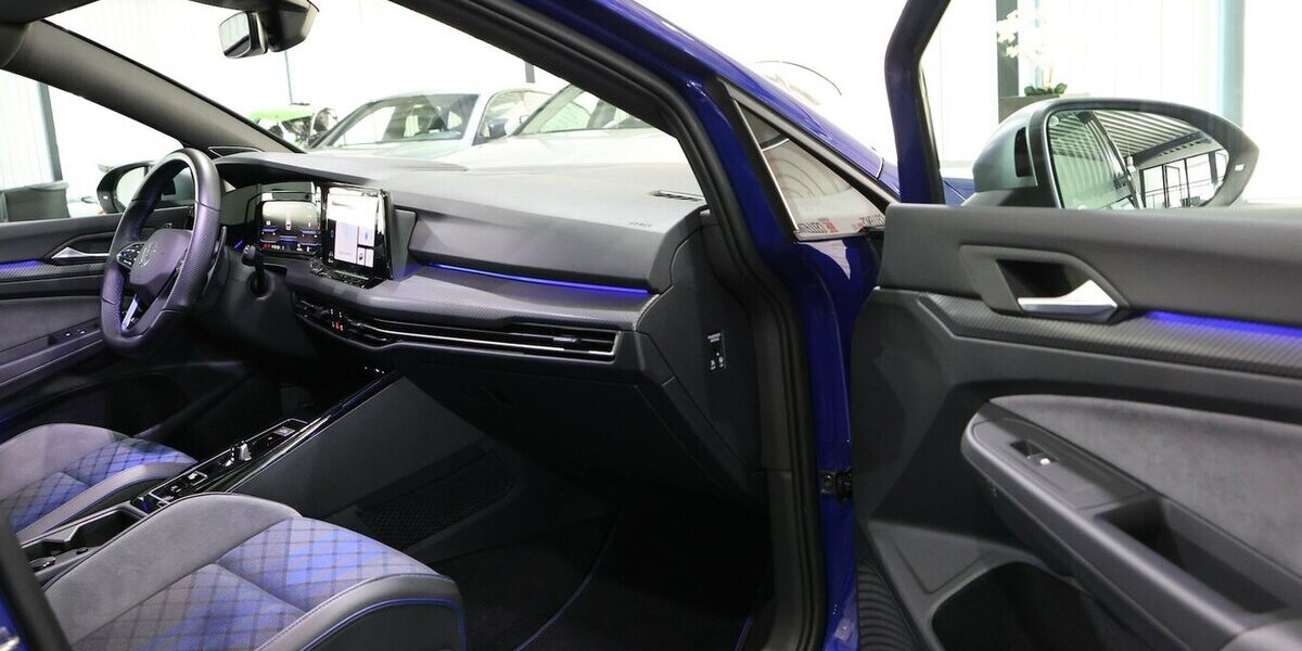 VW Golf VIII 2.0 TSI DSG 4M R-PERFROMANCE BLACK STY 40.000 km 37.555 &euro; Hamm 59077