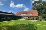 Großes Zweifamilienhaus, sehr gepflegt, zentral gelegen. 1 zimmer