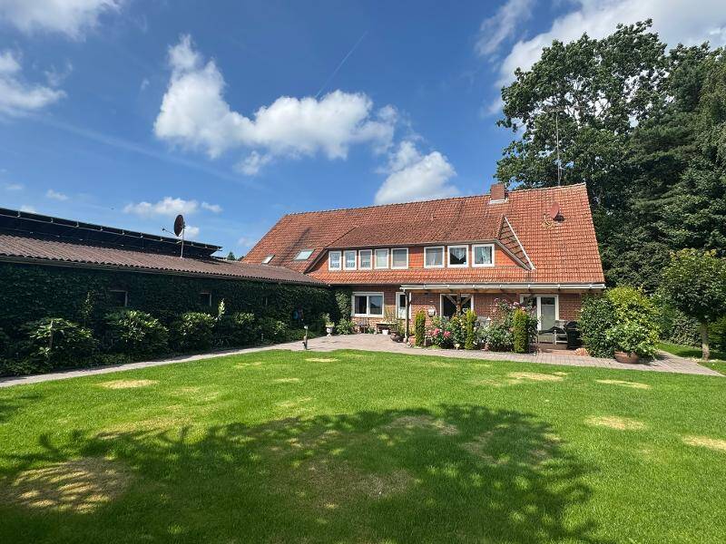 Großes Zweifamilienhaus, sehr gepflegt, zentral gelegen. 1 zimmer