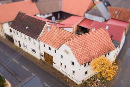 Wohnhaus mit ehem. Gaststätte - Großzügiges Gebäude mit Entwicklungspotenzial (Wohn- und Gewerbefläche ca.265 m² + Nutzfläche ca.155 m²) zimmer