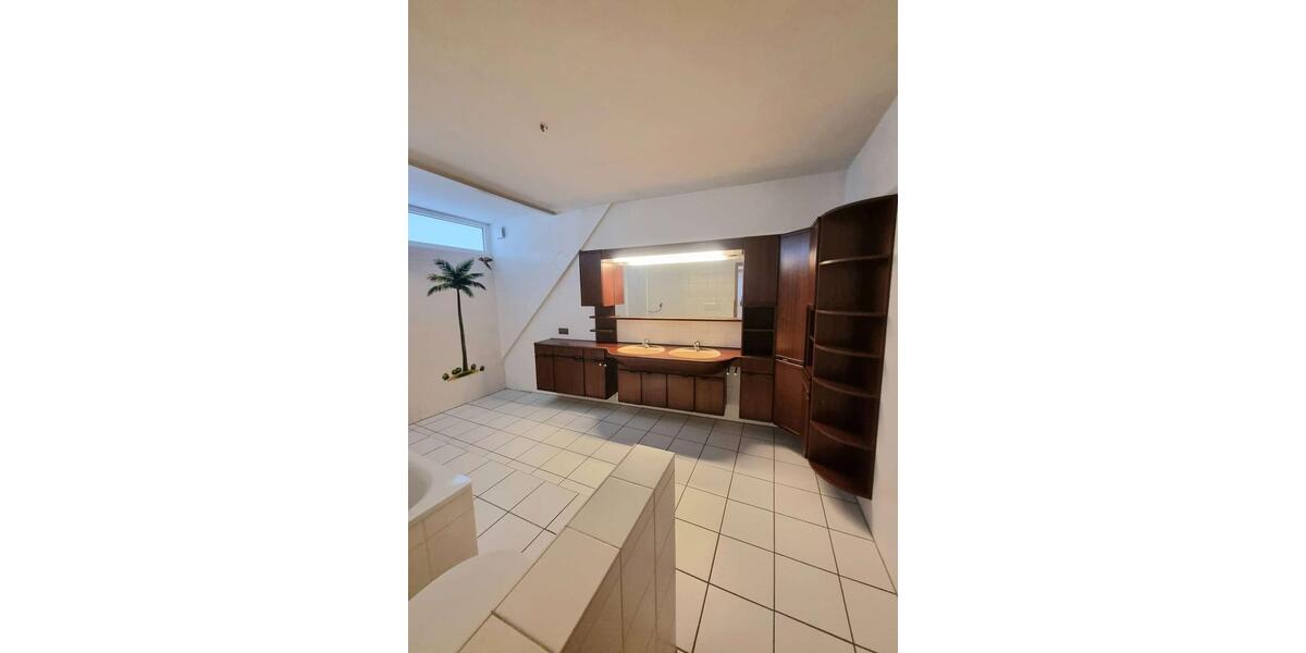 Dachgeschoßwohnung Cuxhaven - 2.5 Zimmer, 135 m&sup2;, 949&euro; | Angebot:26004700