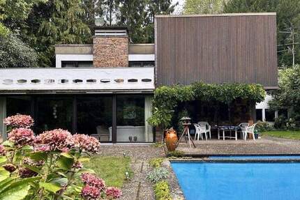 Wohnhaus mit Schwimmbad und Garage in außergewöhnlicher exklusiver Wohnlage auf dem Scheidter Berg 6 zimmer