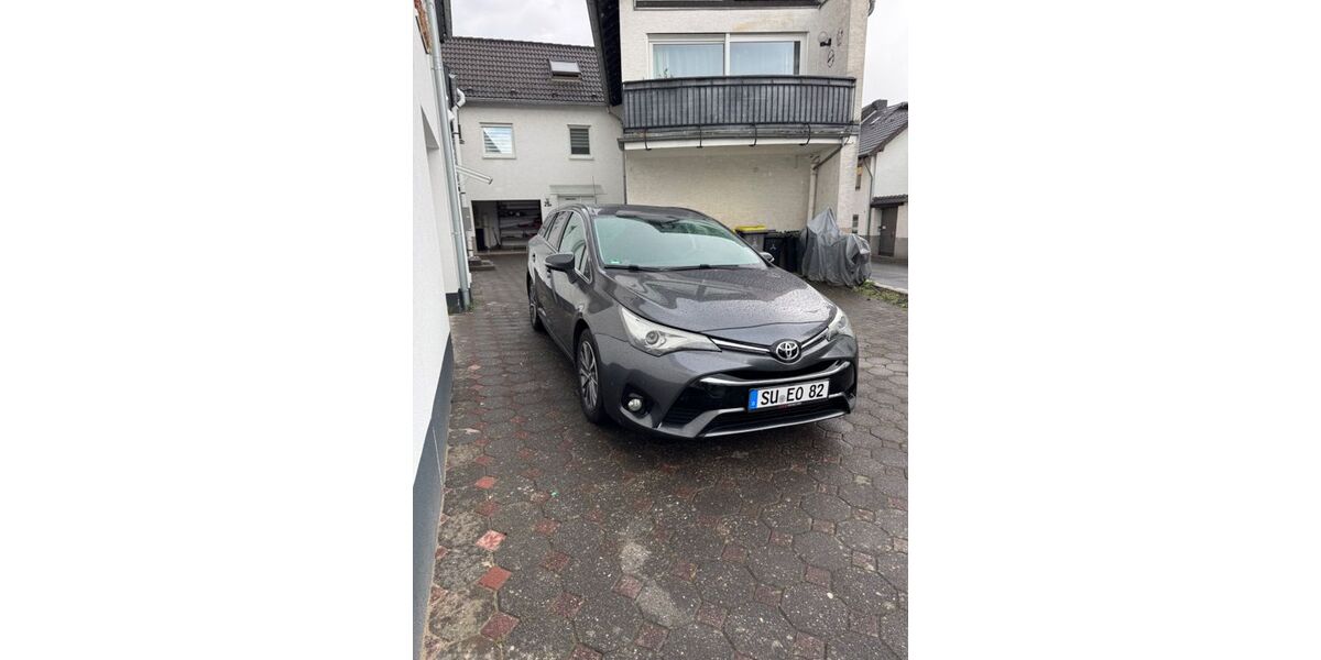 Toyota Avensis 123.000 km 14.800 &euro; Alfter 53347