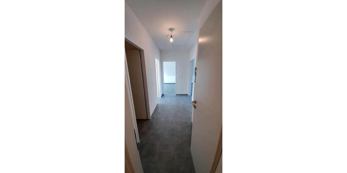 Sanierte 2-Zimmer Wohnung, Balkon, Einbauküche & TG Kleinenbroich zimmer