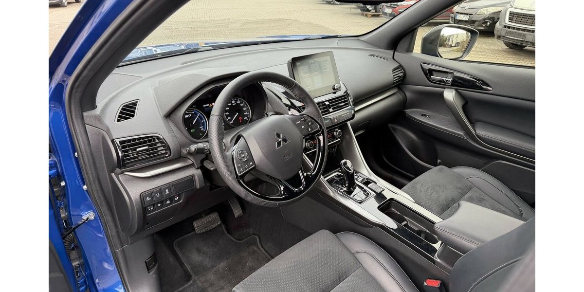 Mitsubishi Eclipse Cross Plus Select Black Hybrid 4WD 15.700 km 26.480 &euro; Donauwörth 86609