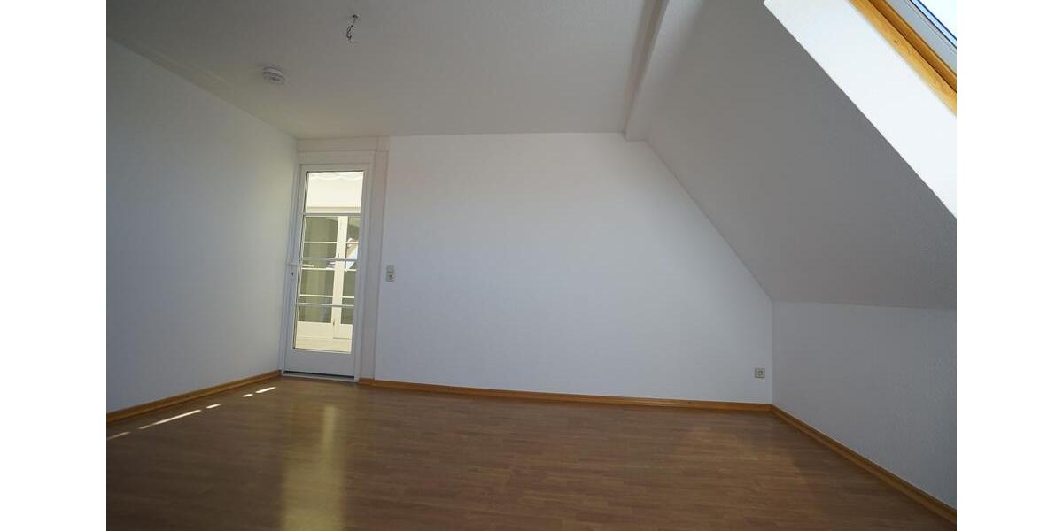 Dachgeschoßwohnung Dresden Cotta - 3 Zimmer, 80 m&sup2;, 1.099&euro; | Angebot:26382767