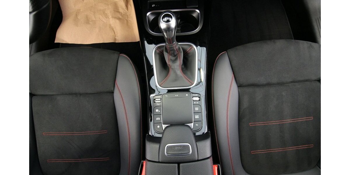 Mercedes-Benz A 180 Limousine AMG Line NAVI+LED+ALU18+TEMPOMAT 49.369 km 22.500 &euro; Hagenow 19230