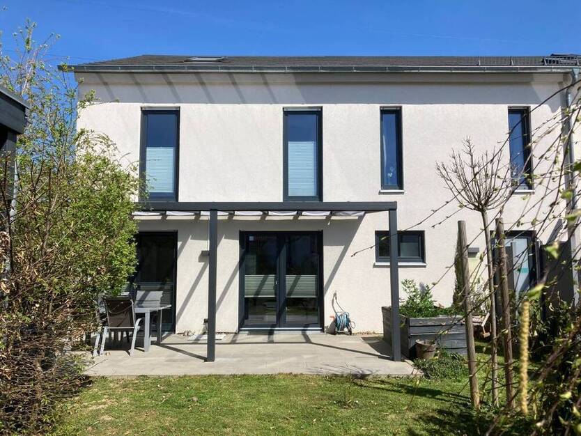 Waldbrunn: A+ Effizienz: Modernes Traumhaus mit separater PraxisBüroEinliegerWohnung